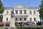 Curtea din fața Palatului Roznovanu va fi reamenajată