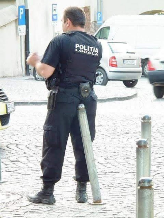 Paznic amendat de Poliţia Locală din Iasi fiindcă a ţipat prea tare la hoţii cu care se lupta