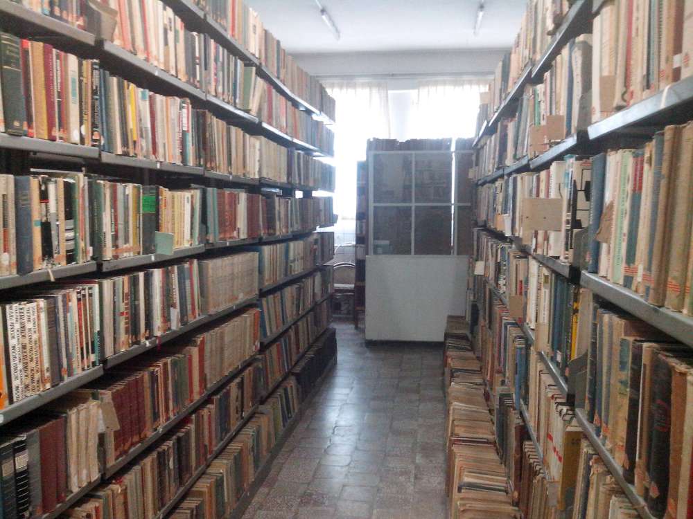 Cei mai studiosi romani sunt iesenii. INS: Dispar Bibliotecile din România. Anual se închid peste 200 de săli de lectură