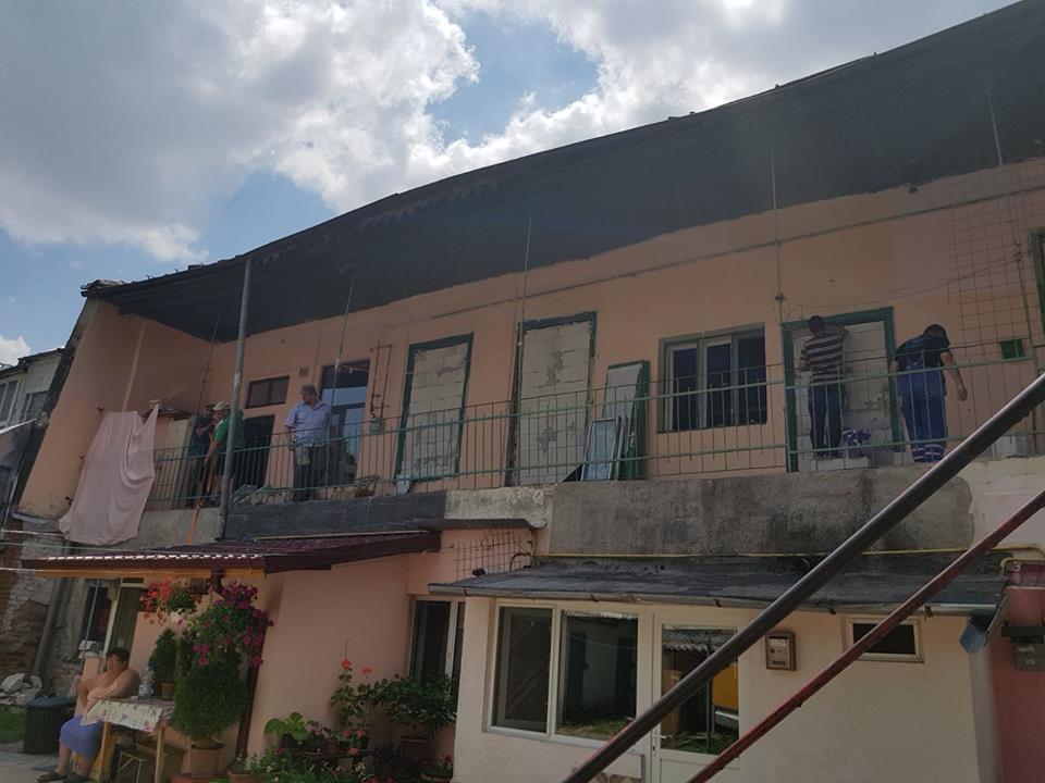 Încă două imobile din centrul Iasului, ocupate ilegal de tigani, au fost evacuate