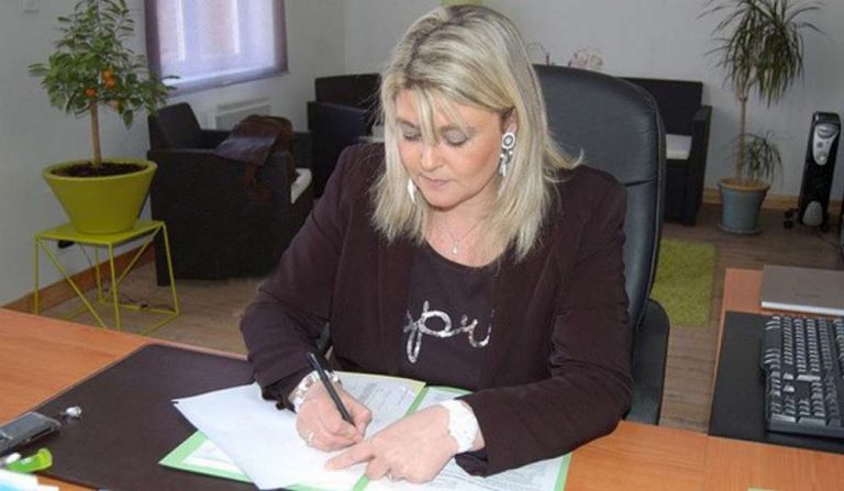 Despăgubiri de 35.000 de lei pentru o ieseanca înșelată de soț