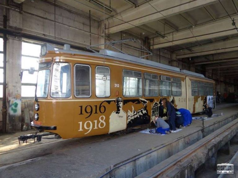 Tramvaiul Centenarului, cel de-al noualea tramvai personalizat grafic, va fi inaugurat maine