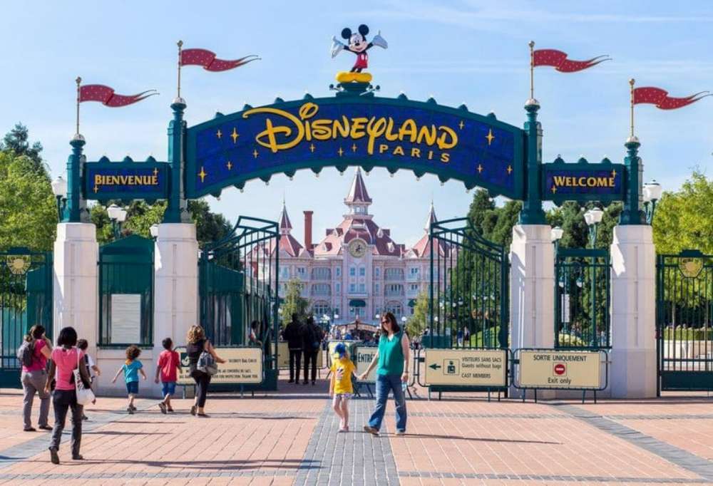 De Paste, Iulius Mall Iasi te trimite intr-o excursie cu familia la Disneyland Paris