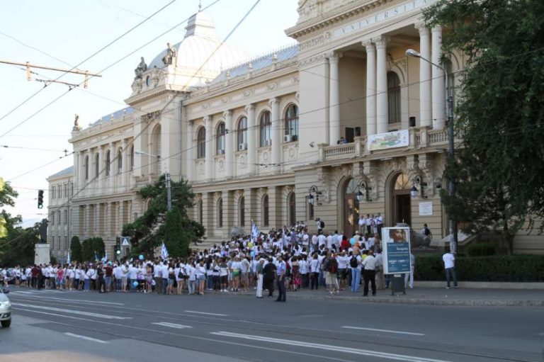 Premii de 25.000 de euro pentru ideile de proiecte ale tinerilor din Moldova