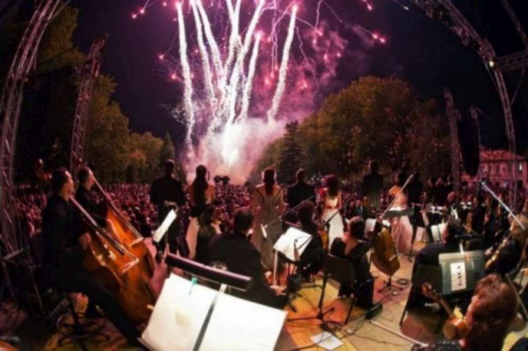„Magia serii” la Palat. Ce se intampla dacă ploua maine seara?