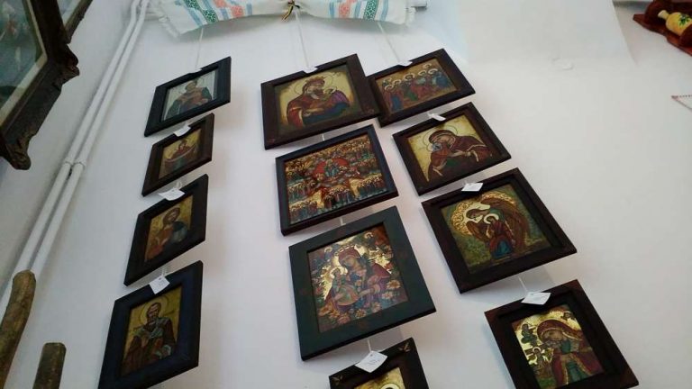 FOTO. Expozitie de icoane cu vanzare la Galeriile Sofiana din Iasi