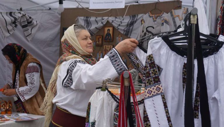 Seara etnologica la Palatul Culturii din Iasi. Va fi lansat volumul „Portul popular din Moldova”