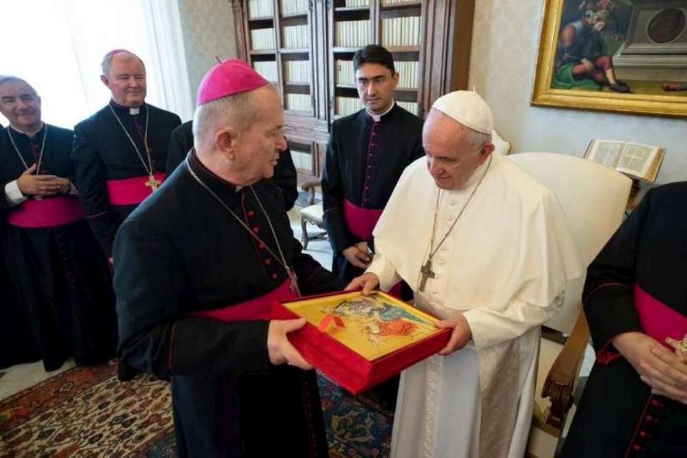 Pregătirile pentru vizita Papei Francisc la Iași au început deja. Sunt asteptati  peste 120.000 de turiști, iar hotelurile sunt rezervate aproape integral