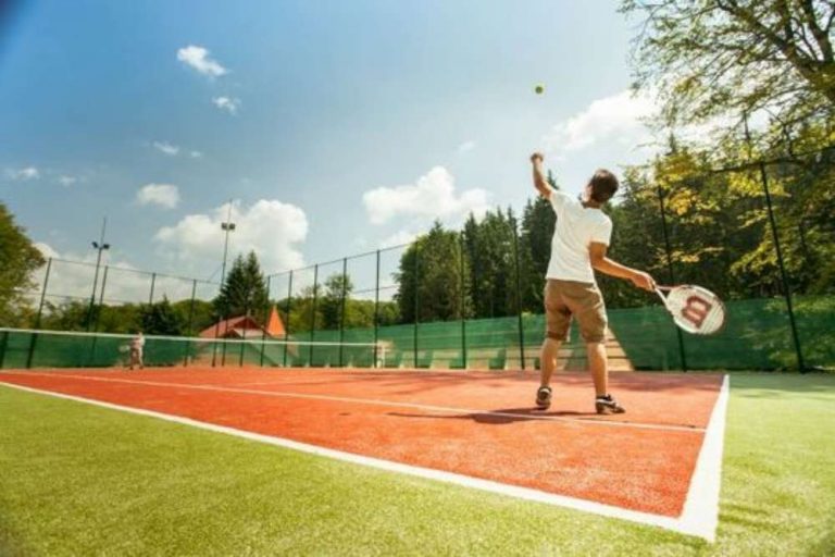 Chirica le pune pe tava ardelenilor de la Andru Solution o pleasca de 2 milioane de euro pentru modernizarea a 21 de terenuri de sport școlare