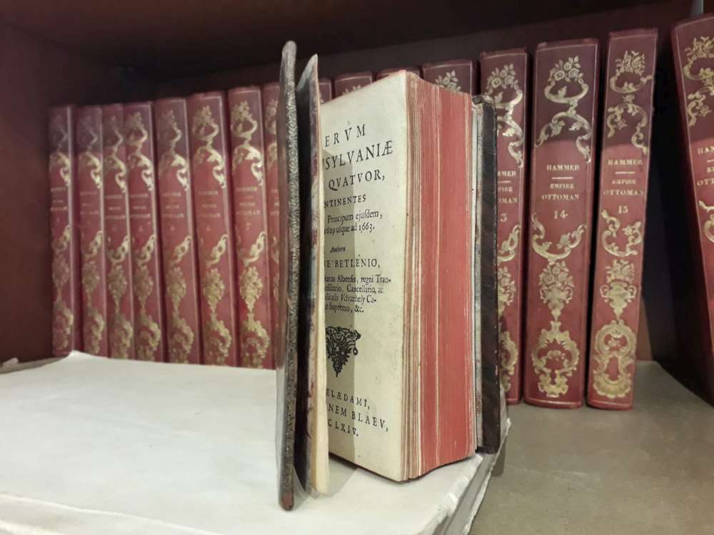 Cărți vechi, clasate în patrimoniul național, în licitație. Transilvania, în scrierile autorilor maghiari