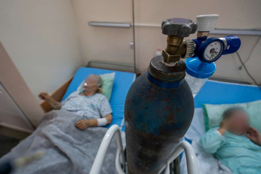 Spitalele iesene se confrunta cu lipsa de oxigen. Arafat si clica lui umbla cu minciuni oficiale, oamenii mor in spitale!