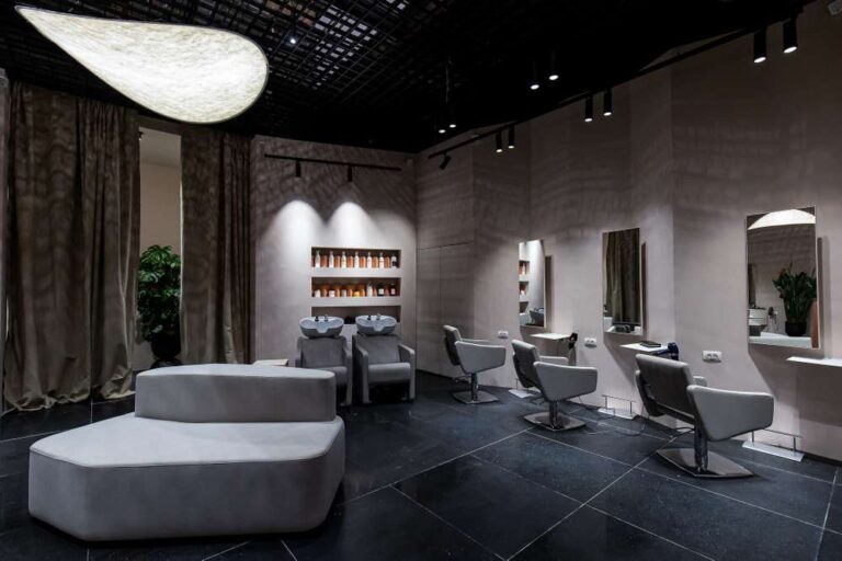 Brandul irina schrotter a inaugurat două locații în Palas: primul magazin cu piese vestimantare de designer și salonul „The beauty room by irina schrotter”