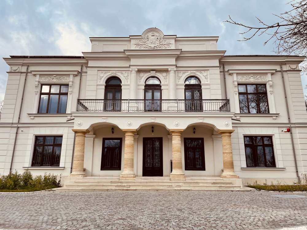 Muzeul „Vasile Pogor” se redeschide publicului si invita vizitatorii la călătorii digitale în epoca junimistă prin instalații neconvenționale de artă