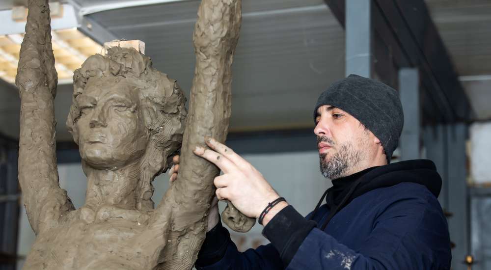 GALERIE FOTO: Cum ia naștere un monument. Prinde contur „Oda bucuriei”, opera de artă a lui Vladlen Babcinețchi ce va fi găzduită de Family Market Miroslava
