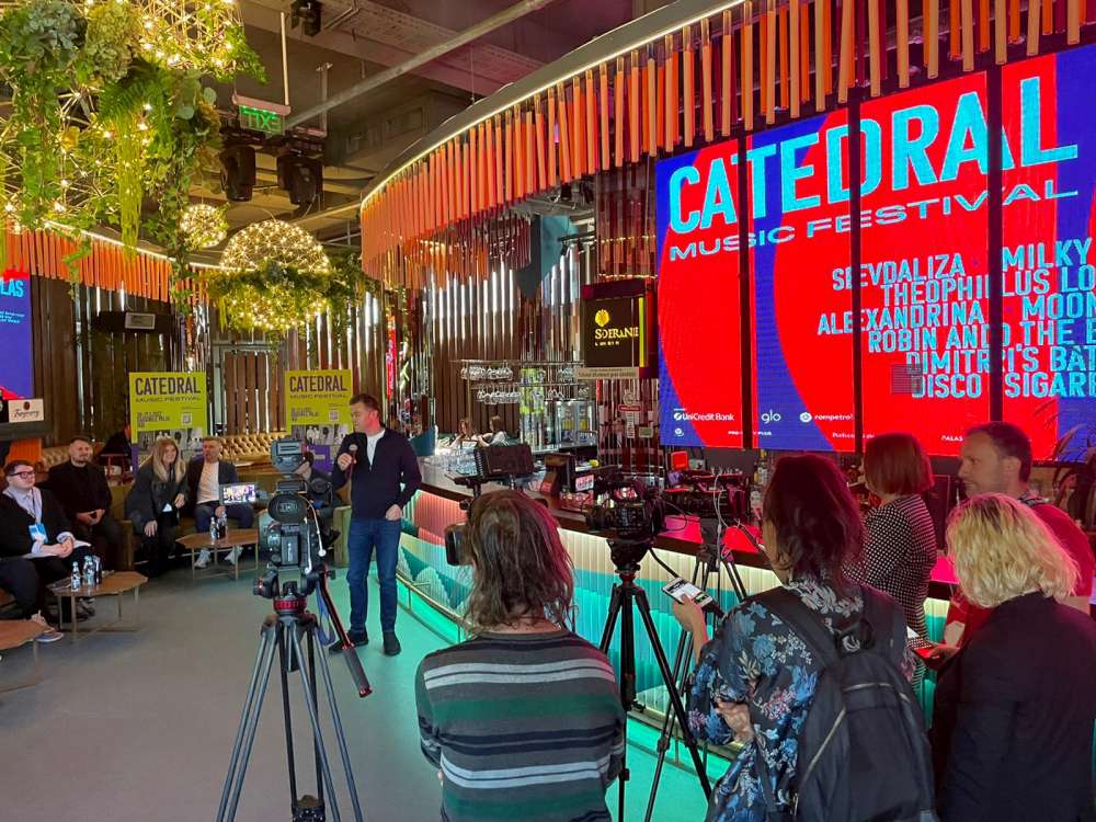 CATEDRAL și Romanian Creative Week dau startul, de la Iași, celui mai mare eveniment de creativitate din România: peste 800 de artiști, zeci de concerte, filme, expoziții, show-uri de modă și de arte vizuale, conferințe și workshop-uri