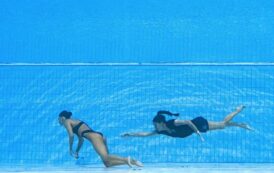 MOMENTE ȘOCANTE la Campionatele Mondiale de Natație de la Budapesta! O sportivă americană a leșinat în apă și a rămas inertă pe fundul bazinului. A fost salvată de la înec de antrenoarea ei, care a sărit în apă.
