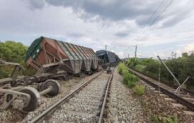 Imagini incredibile! Un tren de marfă a deraiat în apropiere de Iași!
