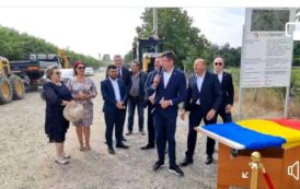 Penalul Alexe, un Ceaușescu în miniatură: festivism deșănțat la inaugurarea unor lucrări pe Axa Iași – Suceava!