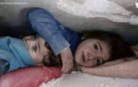 O fetita de 7 ani si-a protejat fratele mai mic cu propriul trup, timp de 17 ore, sub daramături, in Siria
