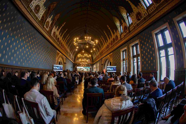 Orașele fericite se construiesc prin încredere, natură și mobilitate inteligentă – este concluzia principală a primei zile a TILIA Summit, un forum care și-a propus să răspundă la o întrebare fundamentală: cum redăm orașele oamenilor