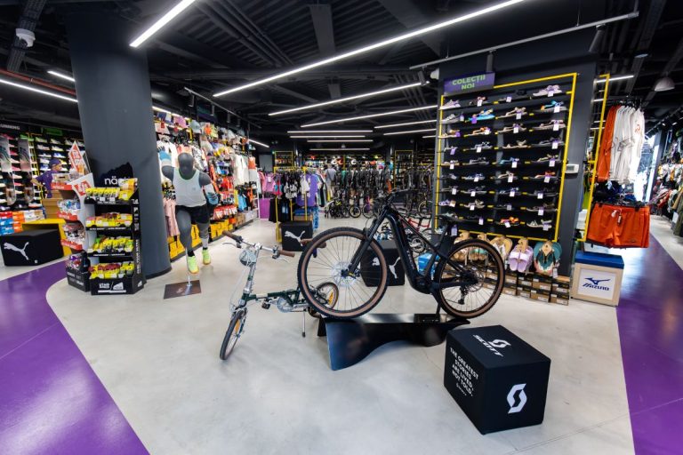 Sport Guru s-a deschis în Palas: inaugurarea marcată cu o tură de alergare alături de sportivi ieșeni