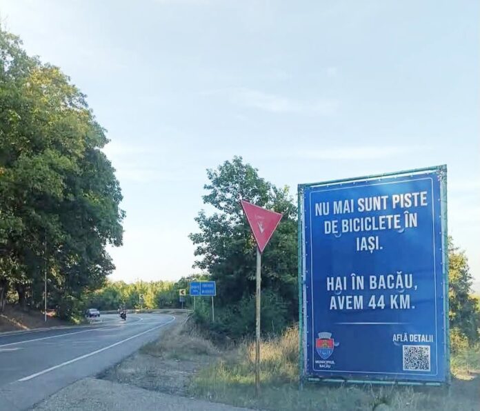 Panou invitatei biciclisti la Bacau
